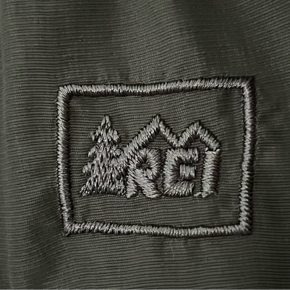 REI Cargo Shorts Mens Size 30 Waist Grey Nylon Hiking Outdoors - Picture 9 of 10